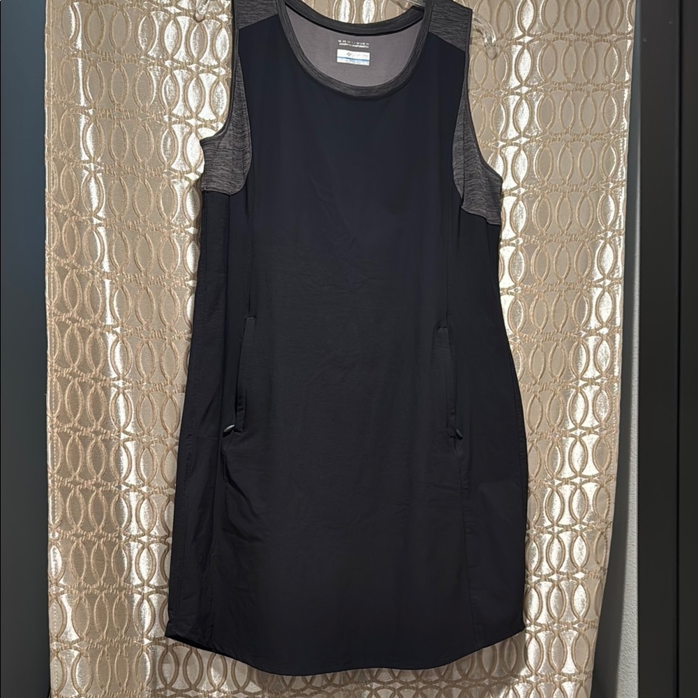 Columbia Black Sleeveless Sheath Dress